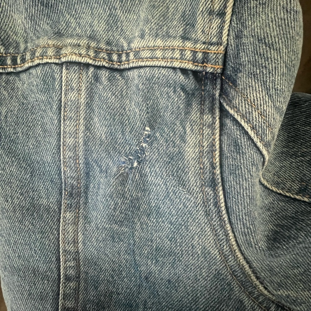 Levi's Blue Jean Jacket with Cream Lining - Picture 6 of 6